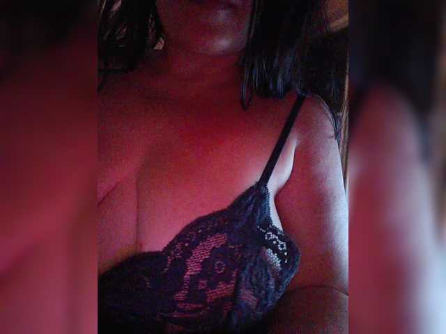 Elizabethh online show from August 14, 9:40 pm
