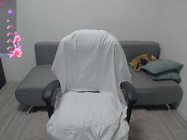 EllaSwan online show from August 14, 7:01 am