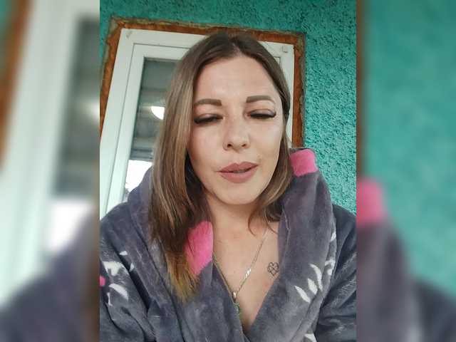 Ellazo online show from May 31, 3:03 pm