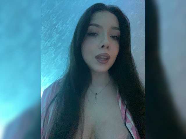 ElliLin online show from March 2, 8:16 pm