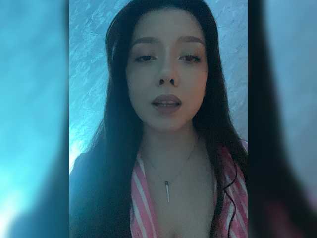 ElliLin online show from March 8, 2:30 am