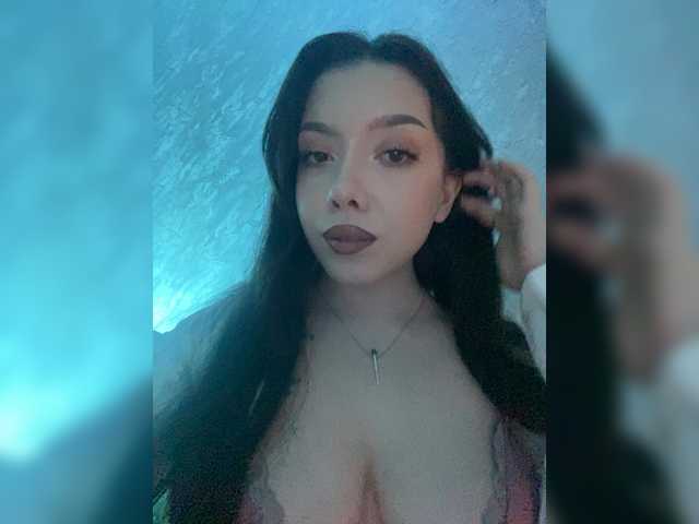 ElliLin online show from March 19, 8:34 pm