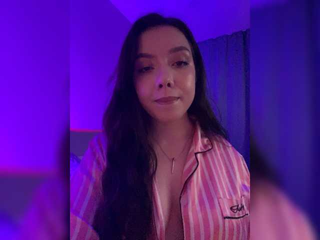 ElliLin online show from June 28, 8:01 pm