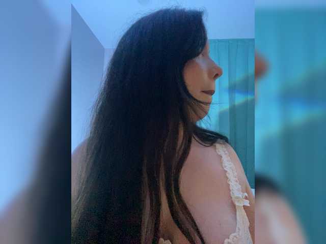 ElliLin online show from July 27, 9:09 pm