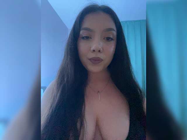 ElliLin online show from July 28, 8:15 pm