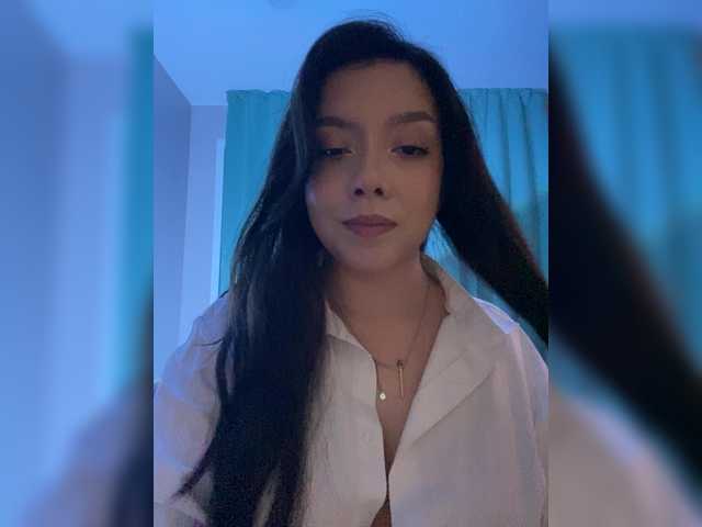 ElliLin online show from August 12, 9:17 pm