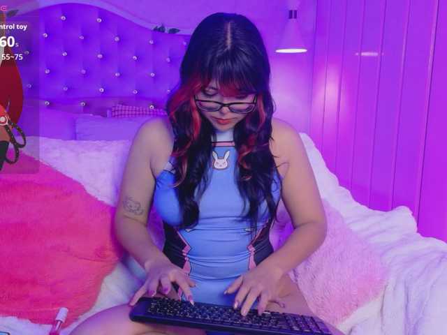 EllieNeptune online show from July 15, 9:10 am