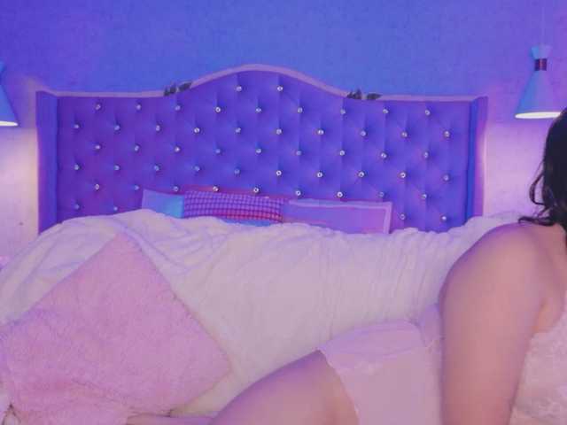 EllieNeptune online show from August 3, 1:01 am