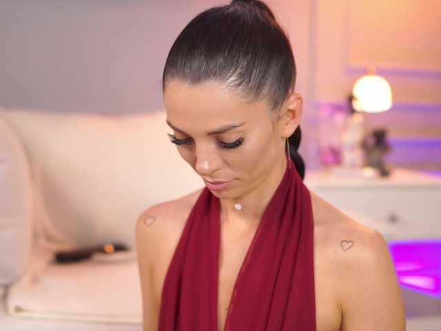 EllyLynne online show from August 10, 8:21 pm
