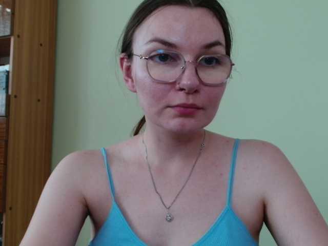 Ellyxcute online show from August 3, 1:40 pm