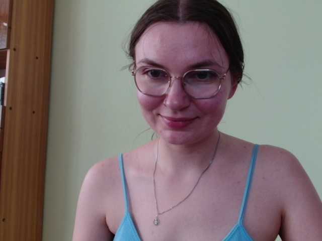 Ellyxcute online show from August 3, 3:52 pm