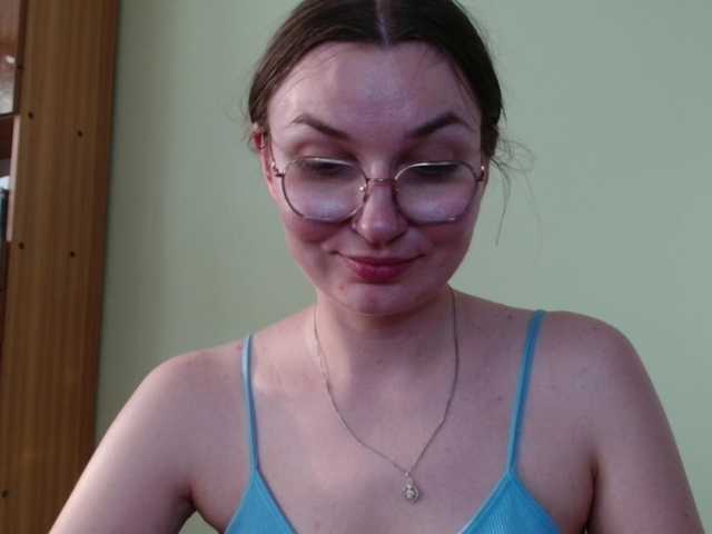 Ellyxcute online show from August 3, 5:09 pm