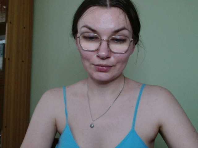 Ellyxcute online show from August 3, 6:26 pm