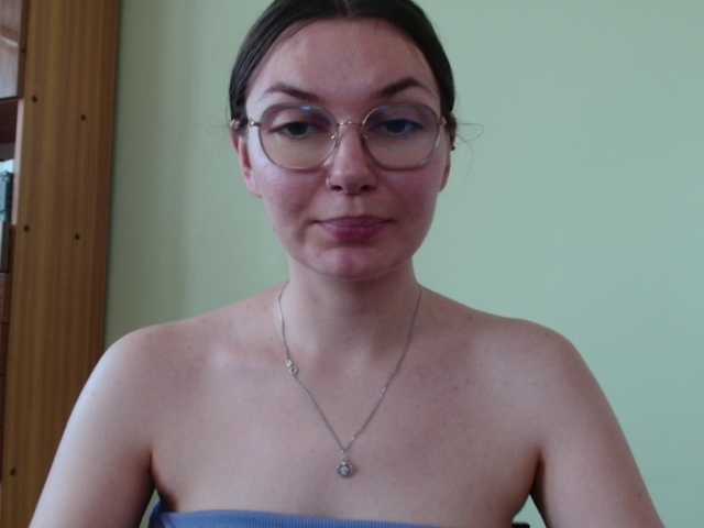 Ellyxcute online show from August 4, 10:23 am