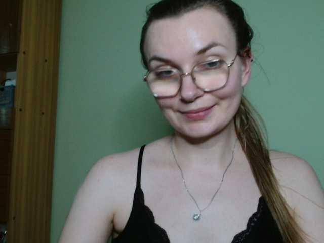 Ellyxcute online show from August 5, 6:28 pm