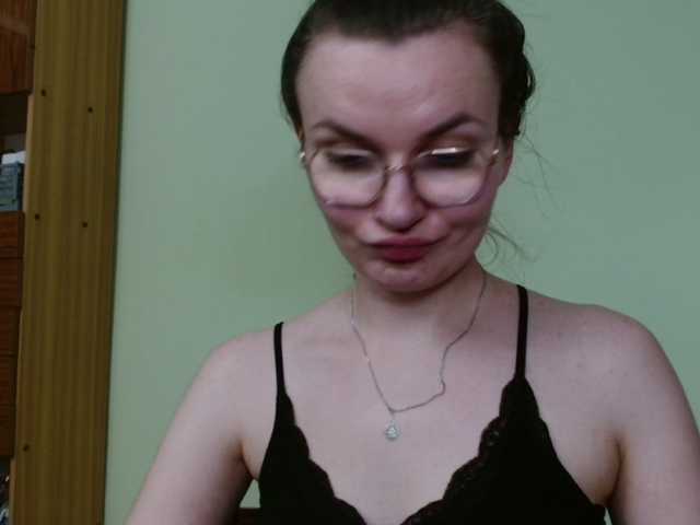 Ellyxcute online show from August 5, 7:34 pm