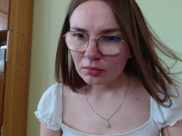 Ellyxcute online show from August 6, 6:34 am