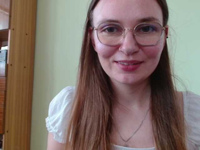 Ellyxcute online show from August 6, 10:14 am