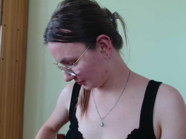 Ellyxcute online show from August 11, 10:28 am