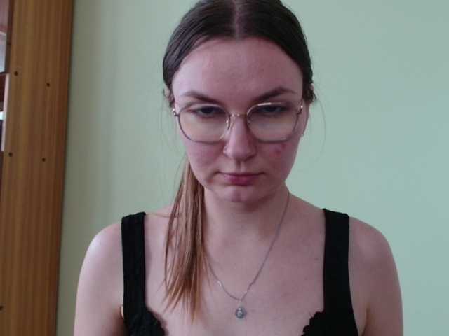 Ellyxcute online show from August 11, 11:34 am