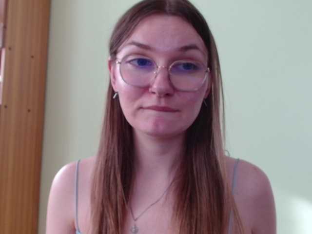 Ellyxcute online show from August 12, 3:58 pm