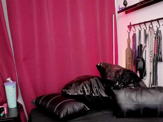 ElowenHalley online show from September 9, 1:35 am