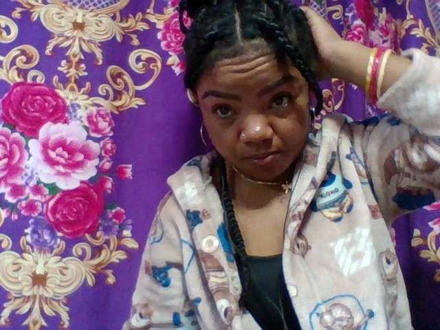 Elyah1a online show from August 11, 5:59 pm