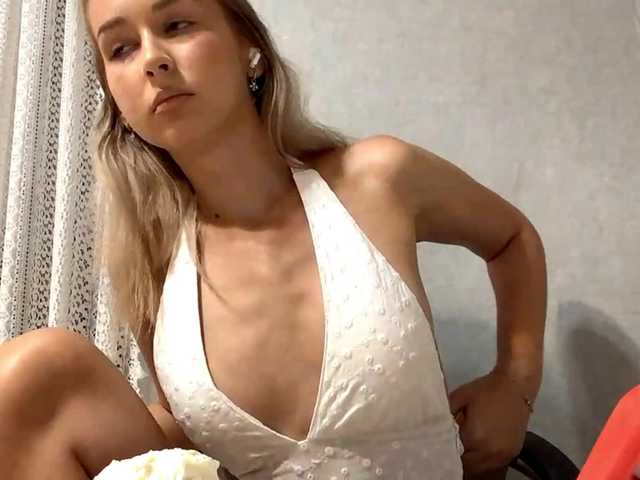 Emelinestrande online show from July 23, 5:37 pm