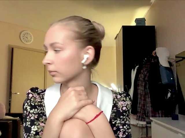Emelinestrande online show from July 25, 4:22 pm