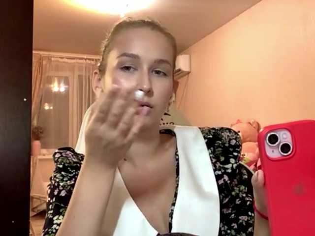 Emelinestrande online show from July 25, 8:46 pm