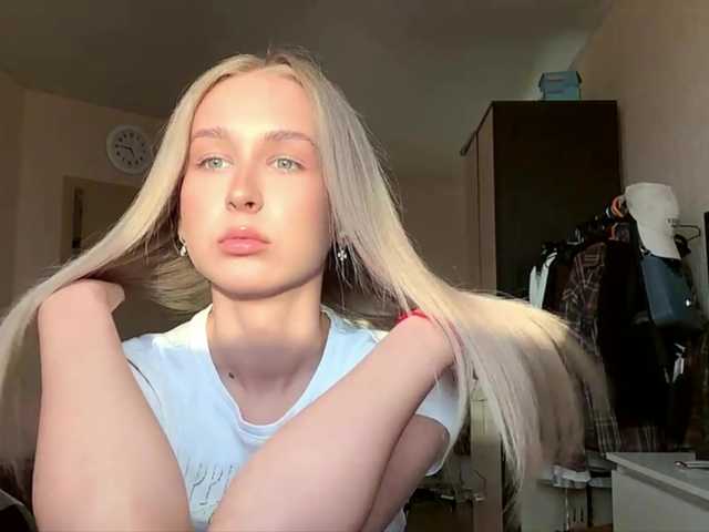 Emelinestrande online show from July 28, 4:02 pm