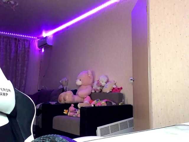 Emelinestrande online show from August 16, 5:39 pm