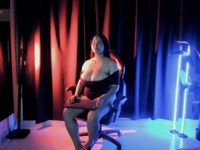 EmiliWilliams online show from August 14, 10:57 pm