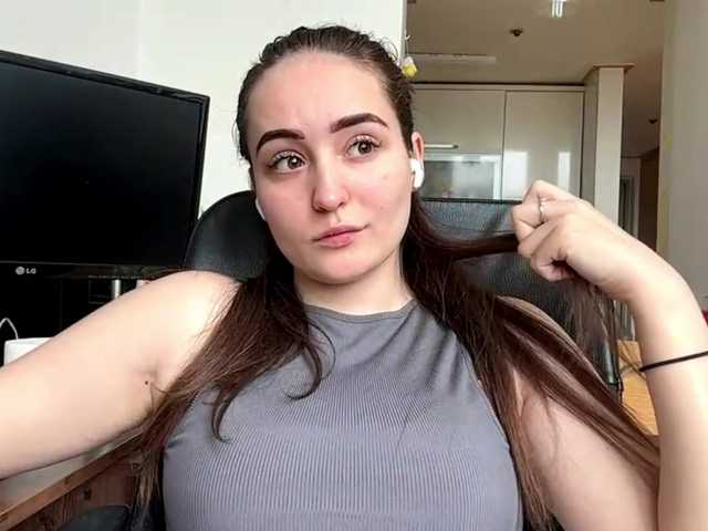 EmillyCarte online show from August 14, 3:32 am