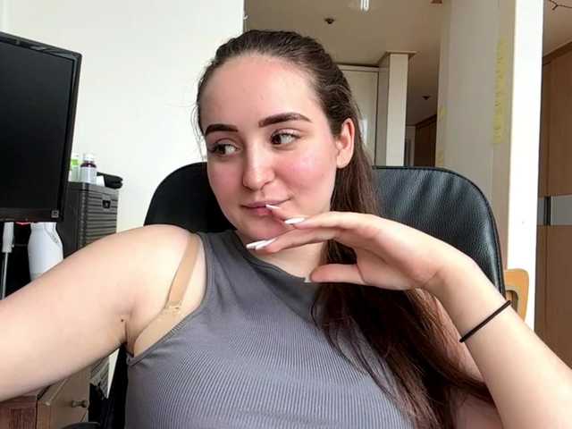 EmillyCarte online show from August 14, 4:38 am
