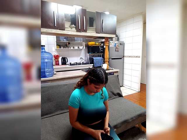 EmilyCCm online show from August 5, 7:12 pm