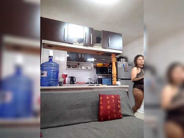 EmilyCCm online show from August 8, 6:30 pm