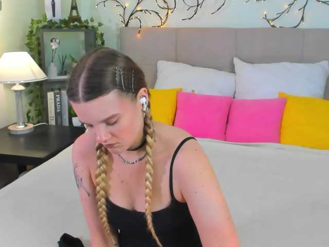 Emma-peach online show from August 12, 7:33 am