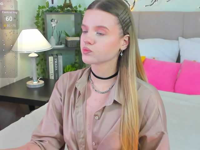 Emma-peach online show from August 14, 7:56 am