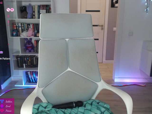 EmmaBryan online show from July 30, 10:05 pm