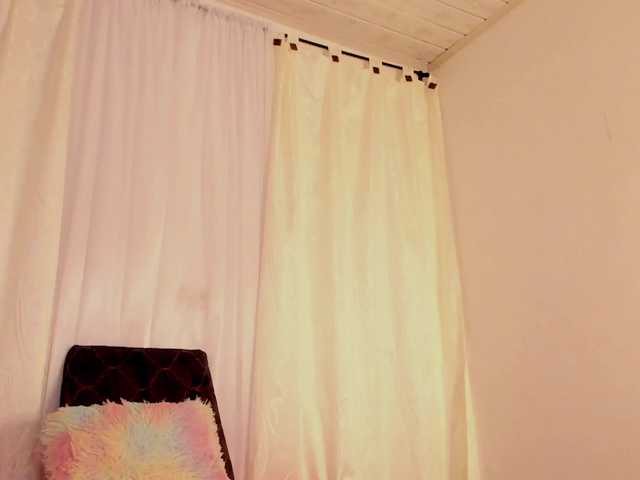 Emmaa- online show from July 24, 1:14 pm