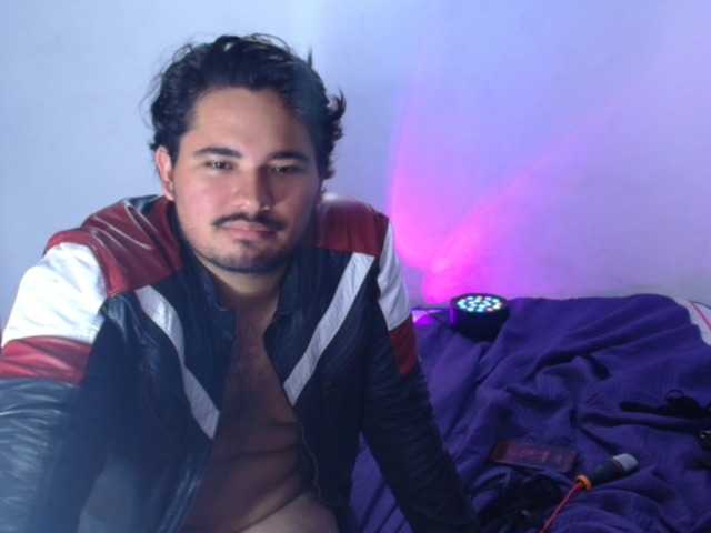 EmmayThiago online show from April 27, 3:58 am