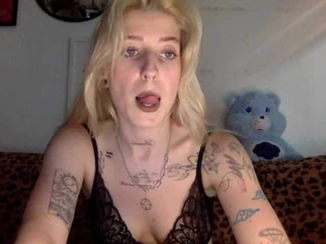 EmmyHot online show from August 16, 5:28 pm