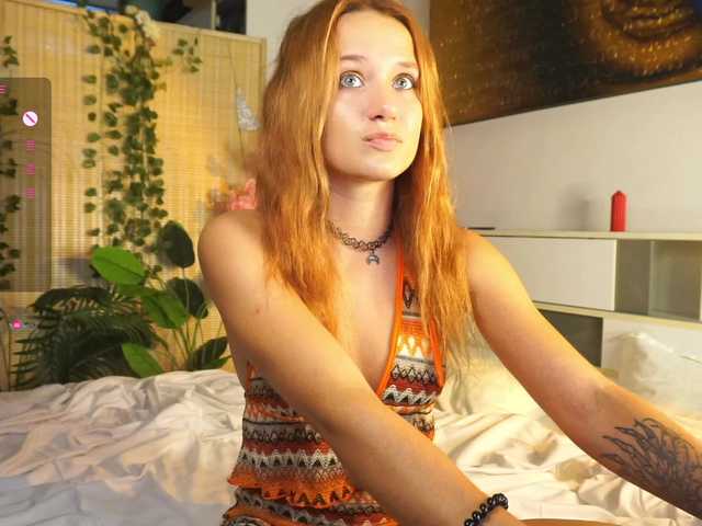 EmmylieMorris online show from June 10, 11:28 am