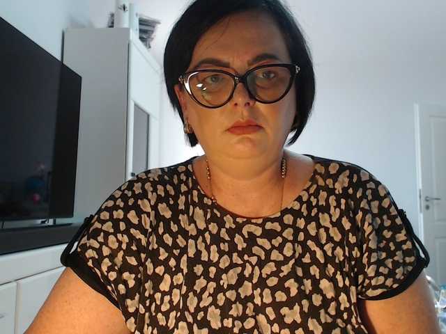 Emyllywhite online show from August 5, 5:27 am