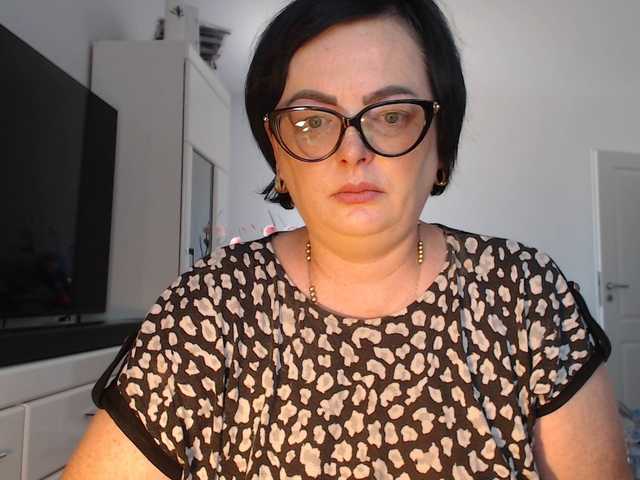 Emyllywhite online show from August 5, 10:46 am