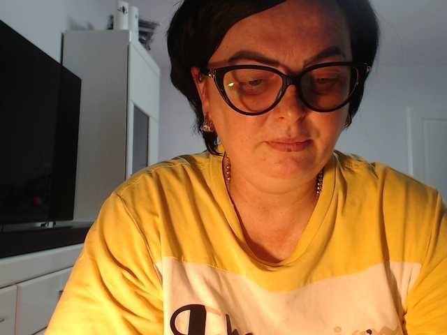Emyllywhite online show from August 7, 7:52 am