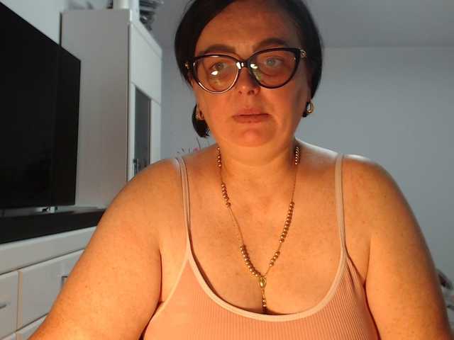 Emyllywhite online show from August 8, 10:32 pm