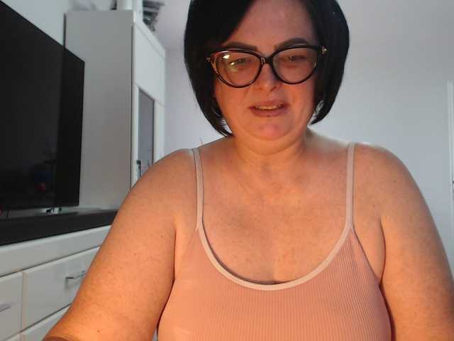 Emyllywhite online show from August 9, 10:05 am