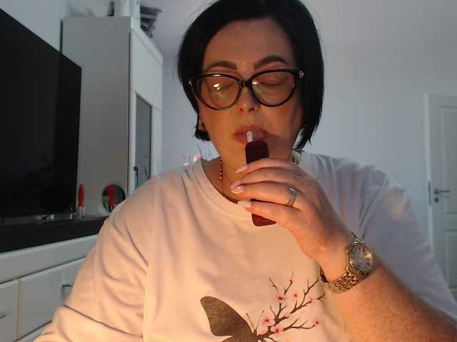 Emyllywhite online show from August 10, 10:27 am